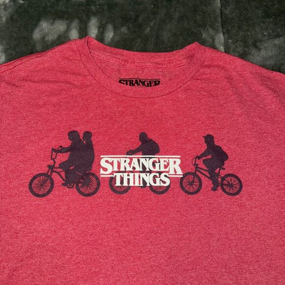 Netflix Stranger Things T-Shirt Mens Large Red Graphic Print Cotton Short Sleeve - Picture 1 of 6